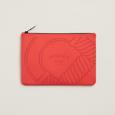ノートカバー 《ユリス》 MM | Hermès - エルメス-公式サイト ノートカバー 《ユリス》 MM | Hermès - エルメス-公式サイト